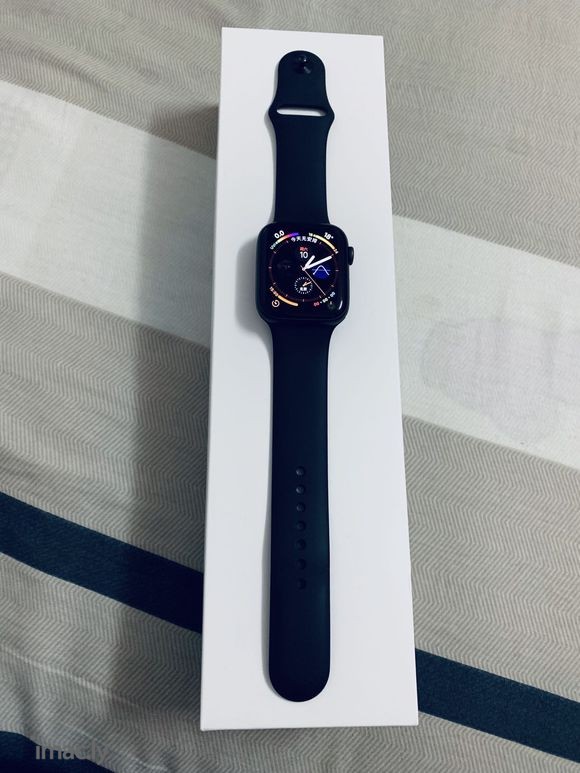 iPhone XS Max  Apple Watch 4 2-5.jpg