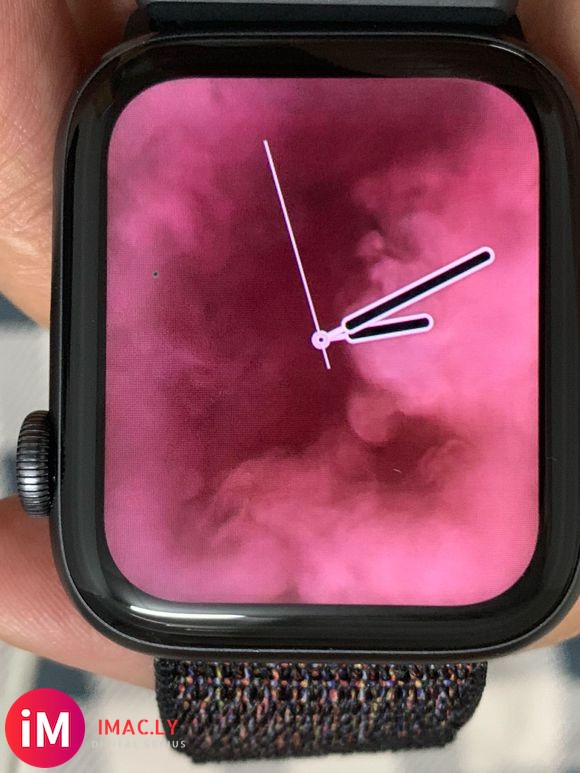 apple watch4屏幕有小绿点。-2.jpg