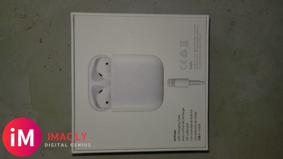 大神,这两个AirPods,包装右下角不一样,正面耳机凹凸感-2.jpg