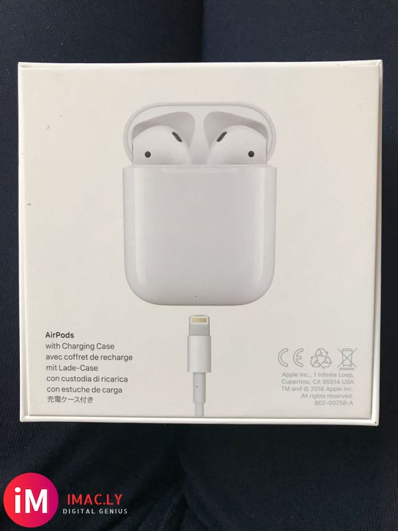 大神,这两个AirPods,包装右下角不一样,正面耳机凹凸感-2.jpg