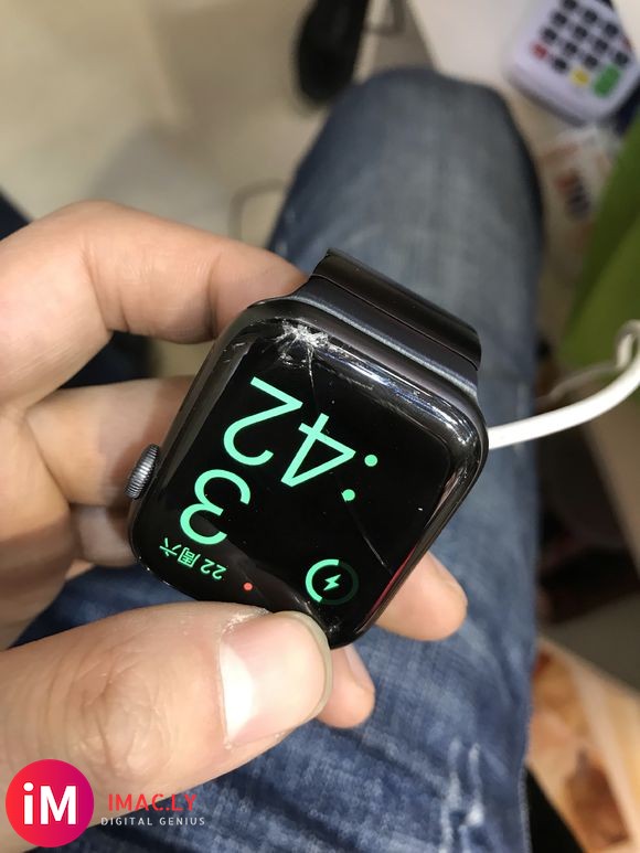 Apple Watch 4碎屏了需要怎么整?-1.jpg