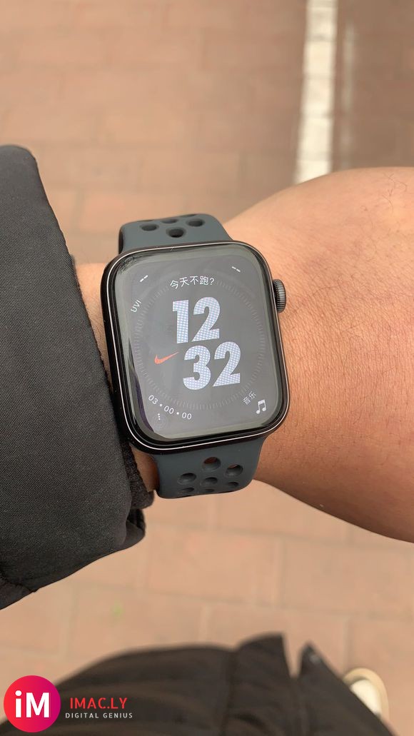 大神们请教下,我新买的iWatch 5 Nike 版的为什么-4.jpg