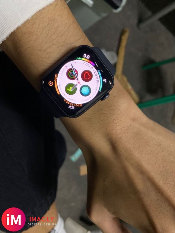 新买的Apple Watch5亮屏以后第一次滑动掉帧-1.jpg