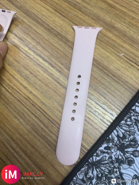 跪求大佬鉴别iwatch5表带的真假!!表带舌头按起来有编码-5.jpg