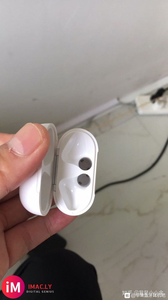 作为一个资深数码爱好者,也买过很多次华强北版本airpods-1.jpg