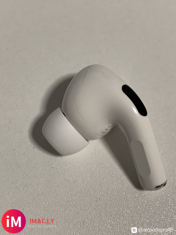 刚到手两天的AirPods pro,中午睡觉时从耳朵里掉出来-3.jpg