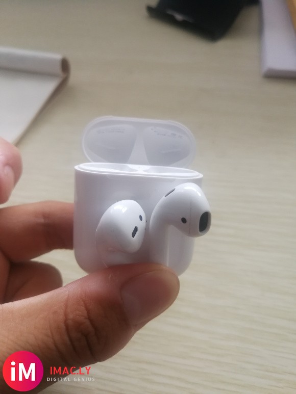 7月21号收到的airpods,有线充电,但包装盒我不小心给-3.jpg