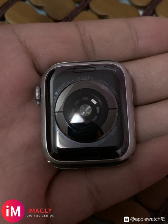 出一台 apple watch 5 钛合金版本 40mm 带-2.jpg