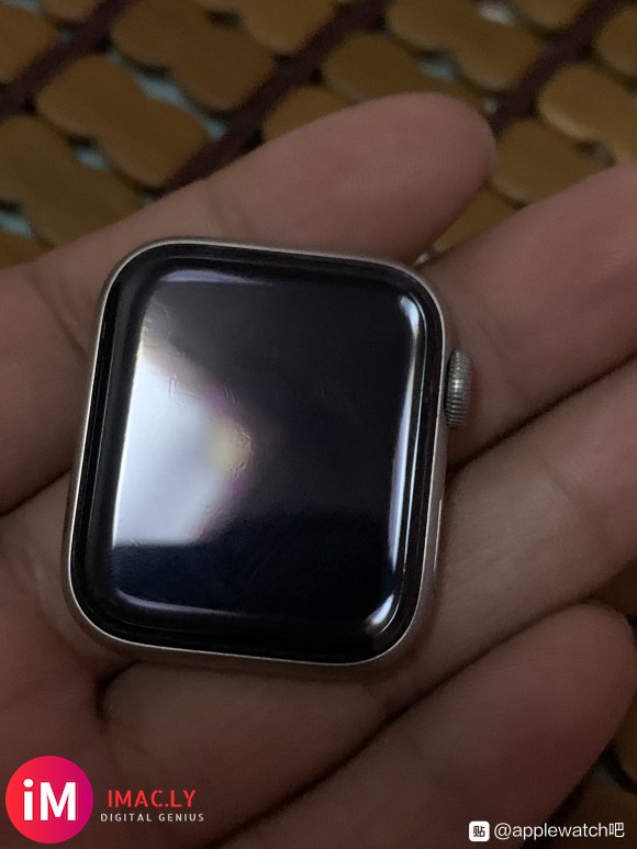 出一台 apple watch 5 钛合金版本 40mm 带-4.jpg