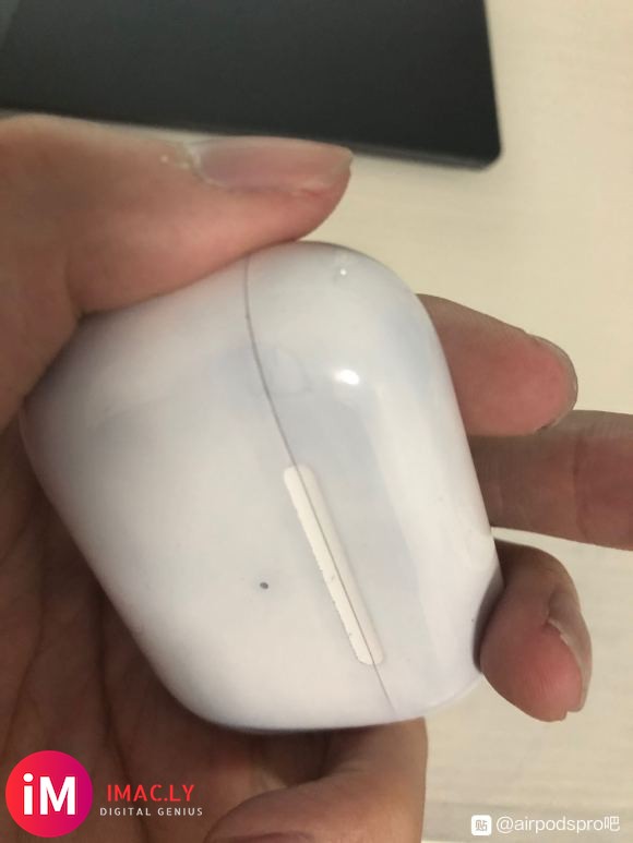 刚买来的AirPods Pro耳机盒放到口袋里,结果新裤子因-2.jpg