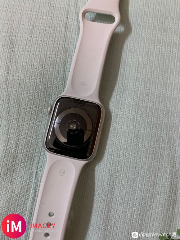 applewatch5 银色国行44mm GPS,因不习惯戴-2.jpg