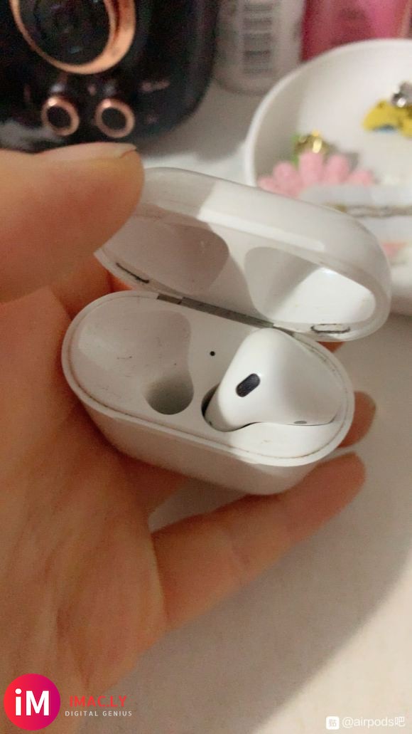 出一个AirPods 1代充电仓和右耳 左耳丢了 需要补配件-1.jpg