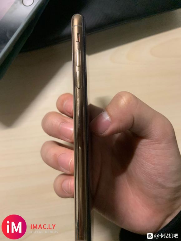 出一台Iphonexs,美版有锁金色64g,成色9新,机身几-3.jpg