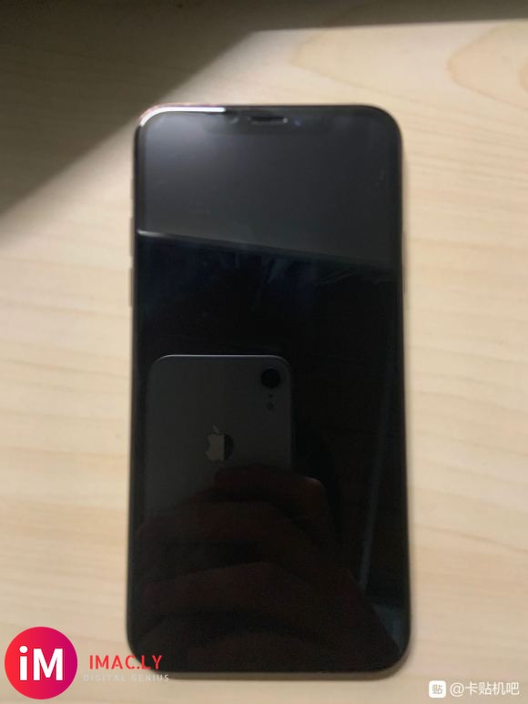 出一台Iphonexs,美版有锁金色64g,成色9新,机身几-5.jpg