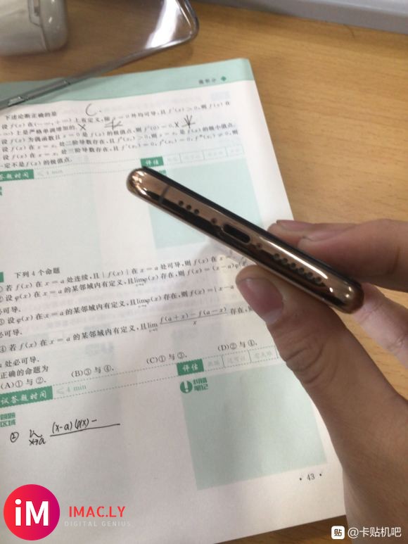 出一台Iphonexs,美版有锁金色64g,成色9新,机身几-6.jpg