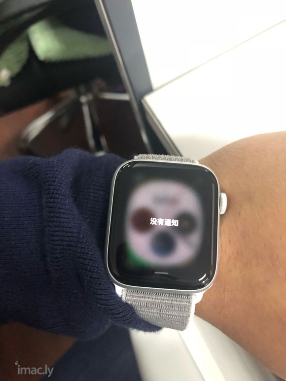 AppleWatch S4赶紧屏幕有点问题大家能帮我看一下吗-1.jpg