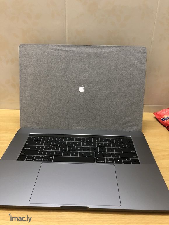 哈哈,昨天买的MacBook Pro 13''到了-2.jpg