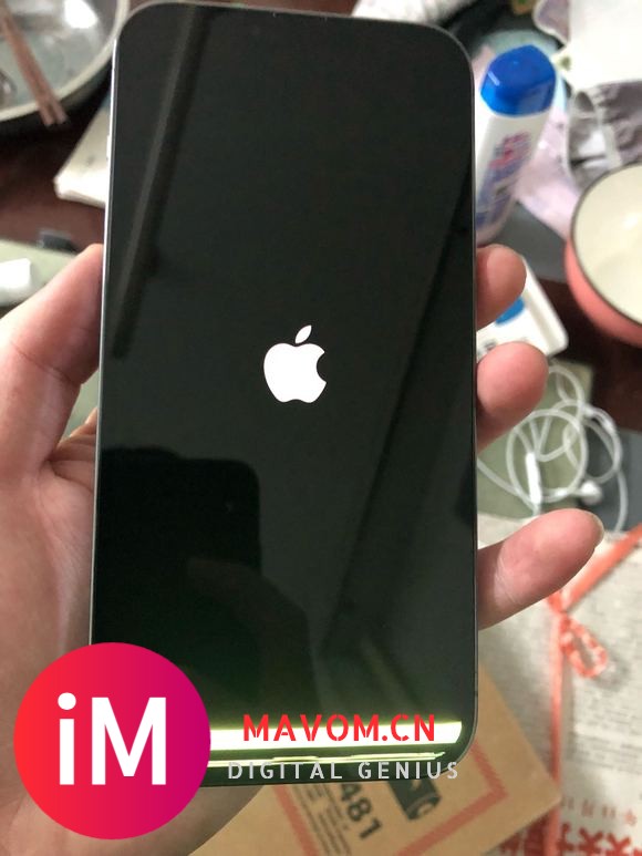 iPhone13pro屏幕下半有些许发绿-2.jpg