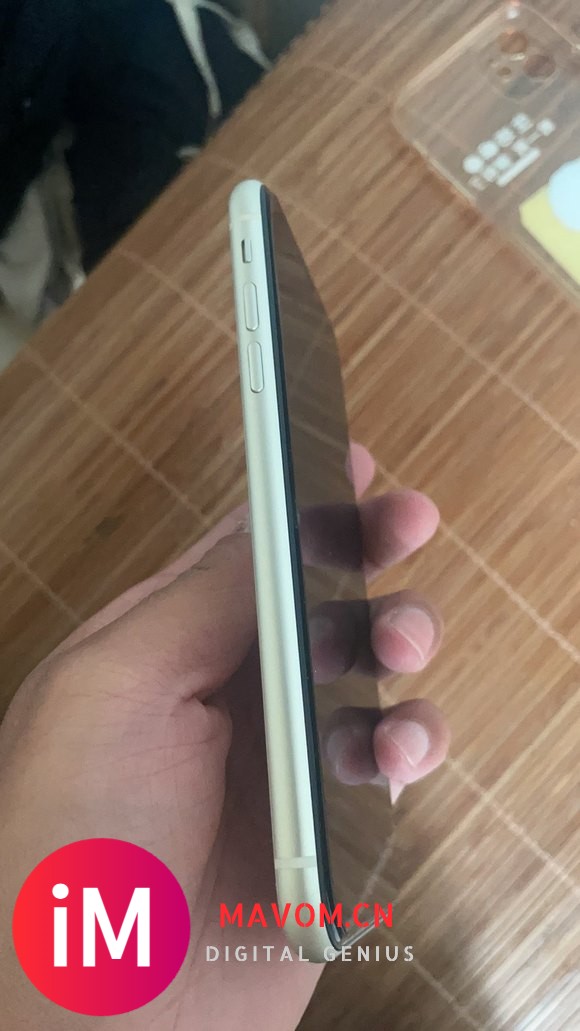 iPhone11出售谁要联系xh1806800456-4.jpg