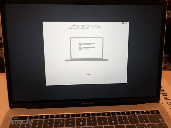 刚入MacBookPro2017款,屏幕你们都贴膜了吗?清洁-1.jpg