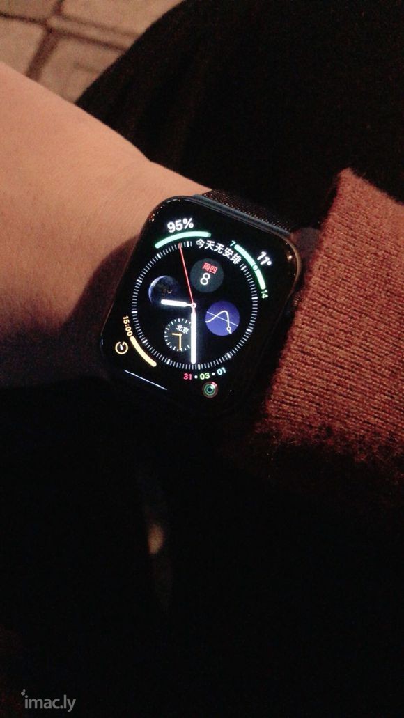 iwatch4 44mm现在什么行情二手3000合算不-1.jpg