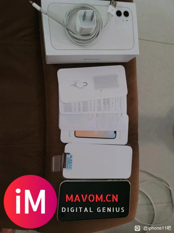 出一台iphone11 128 白色过保-8.jpg